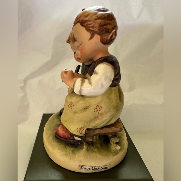 Goebel Hummel "The‎ Smart Little Sister" Figurine #346 W Germany 4.75” Tall - Picture 5 of 7